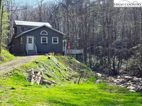 Single Family Residence in Lansing NC 115 Little Horse Path.jpg