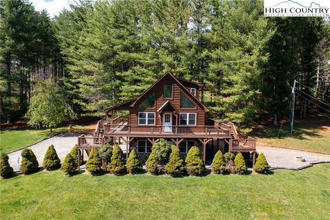 Single Family Residence in Grassy Creek NC 11 Lucky Lakes Drive.jpg