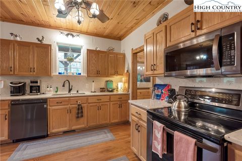 Single Family Residence in Piney Creek NC 191 Tristate Knoll 12.jpg