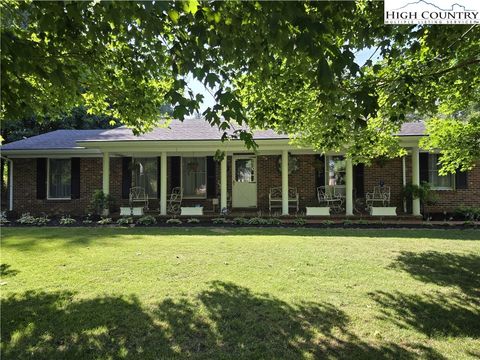 Single Family Residence in Jefferson NC 168 Highland Hill Drive.jpg