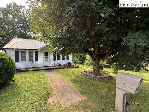 Single Family Residence in West Jefferson NC 511 Ridgecrest Avenue.jpg