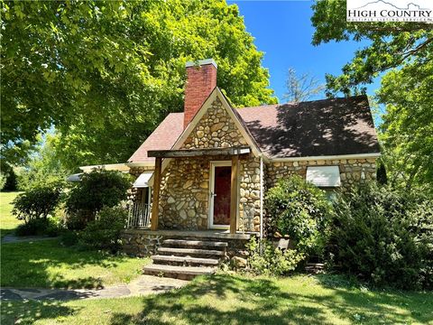 Single Family Residence in Jefferson NC 2562 Hwy 221N.jpg