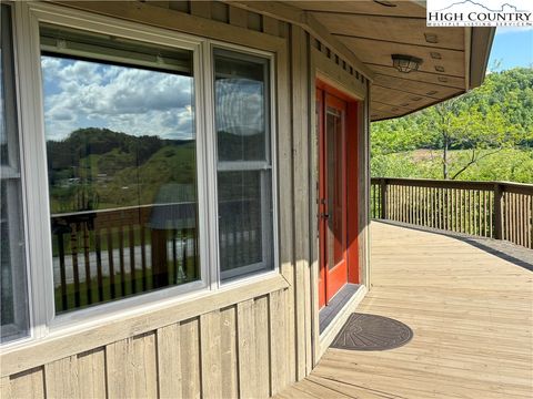 Single Family Residence in Sparta NC 236 Toms Knob Road 6.jpg