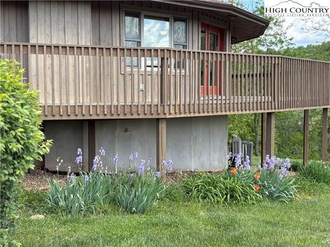 Single Family Residence in Sparta NC 236 Toms Knob Road 3.jpg