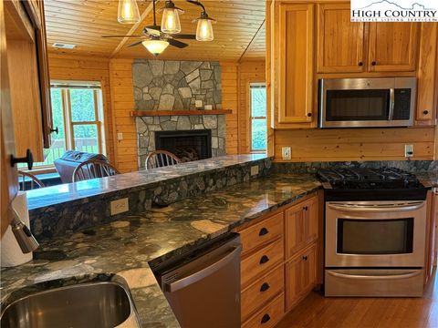 Single Family Residence in Sparta NC 236 Toms Knob Road 15.jpg