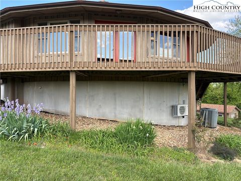 Single Family Residence in Sparta NC 236 Toms Knob Road 4.jpg