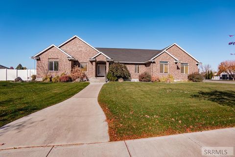 Single Family Residence in IDAHO FALLS ID 2855 Woodbridge Drive.jpg