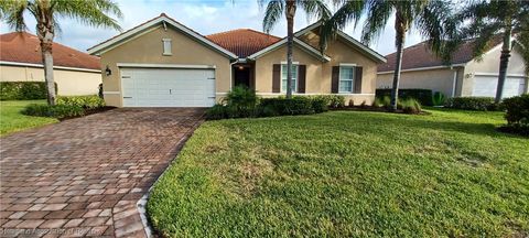 Single Family Residence in Alva FL 3094 Apple Blossom Drive.jpg