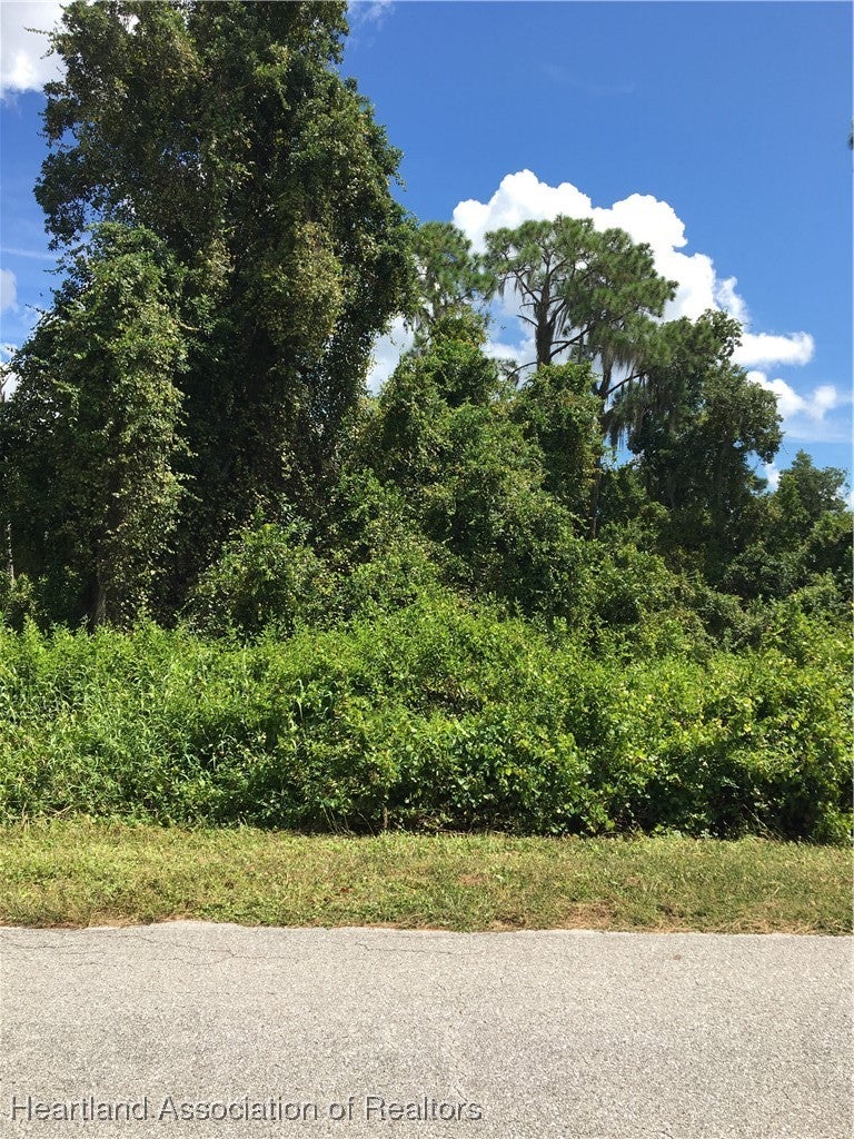 763 Highlands Lake Dr, Lake Placid, FL 33852