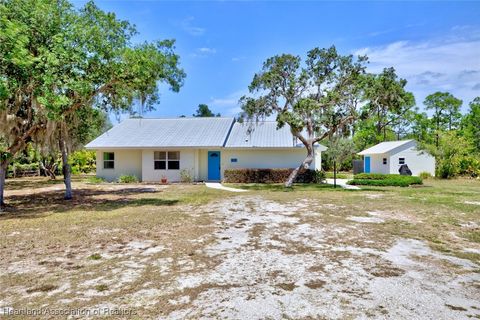Single Family Residence in Sebring FL 2112 Gardenia Avenue.jpg