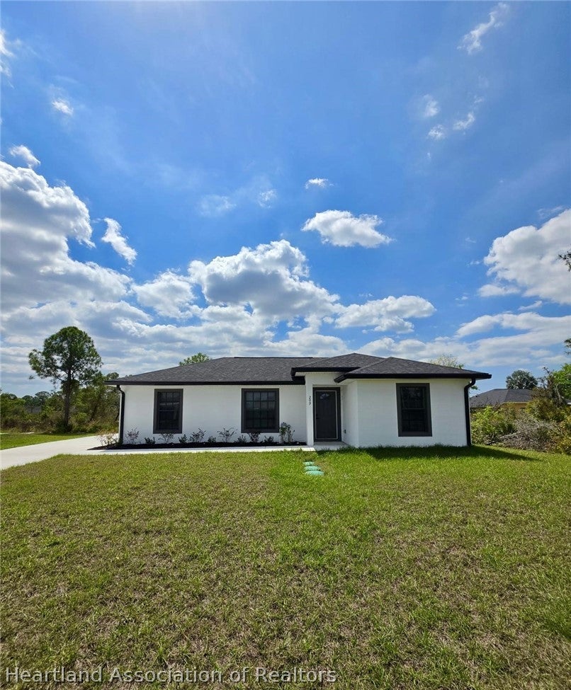 209 Islamorada St, Lake Placid, FL 33852