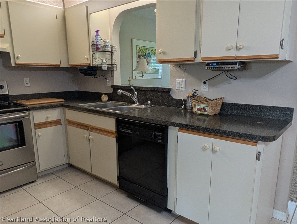 4214 Vantage Cir, Sebring, FL 33872 photo