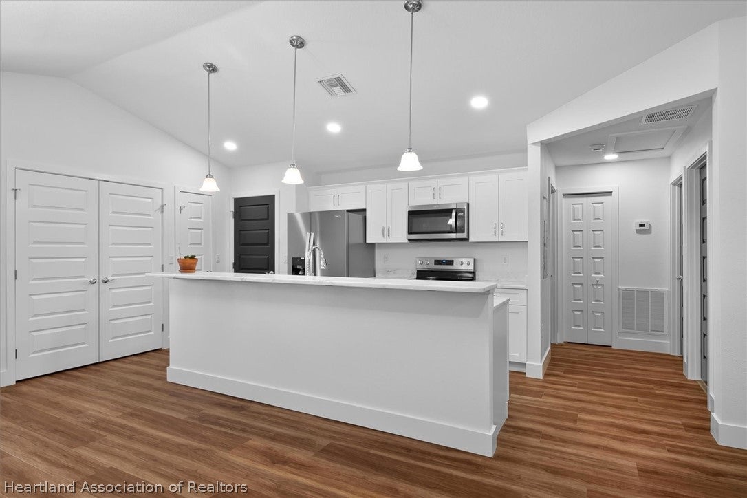 360 E Hibiscus St, Lake Placid, FL 33852 photo