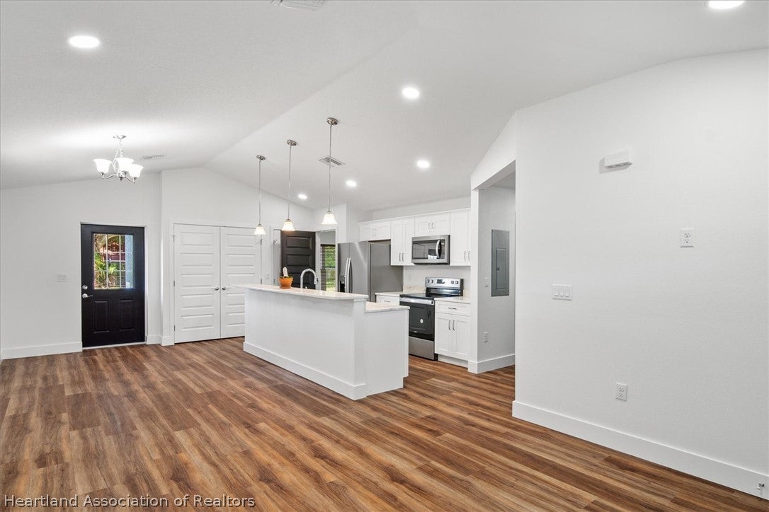 360 E Hibiscus St, Lake Placid, FL 33852 photo