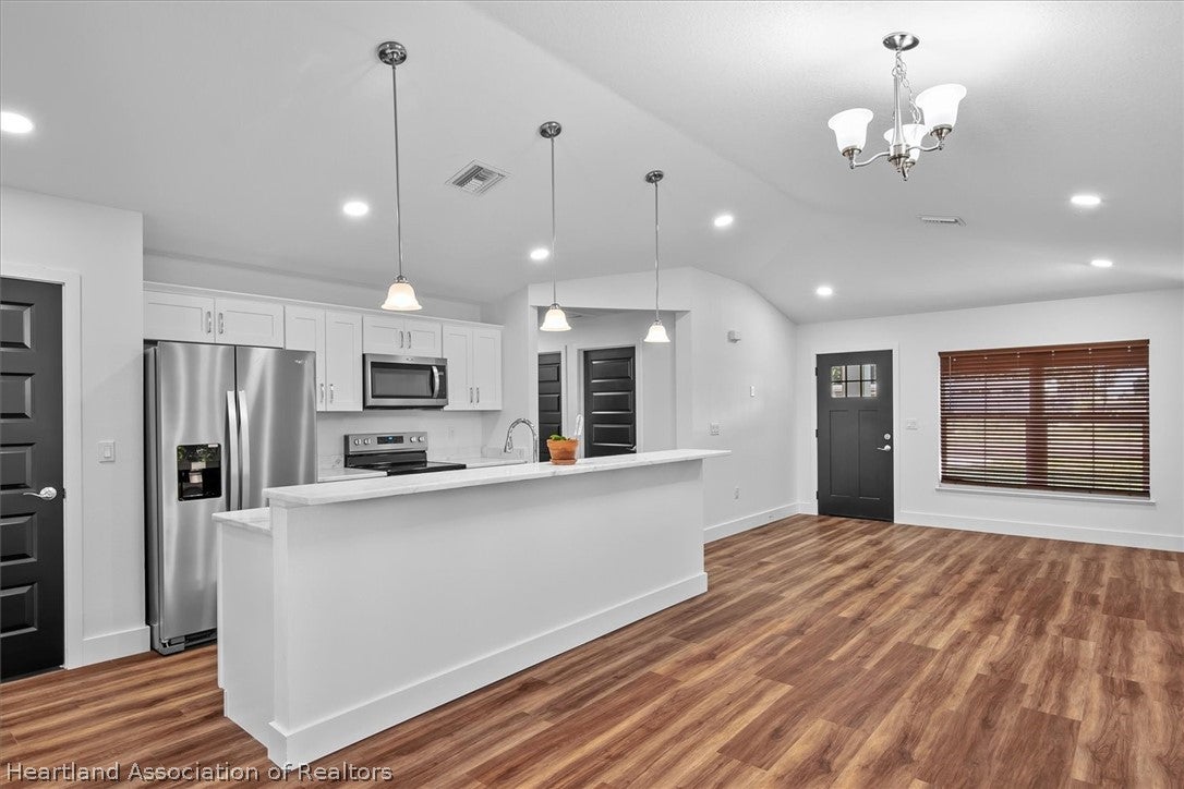 360 E Hibiscus St, Lake Placid, FL 33852 photo