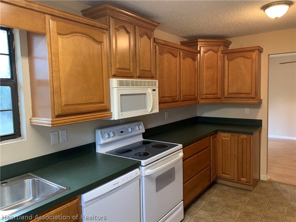 2225 N Unicorn Rd, Avon Park, FL 33825 photo