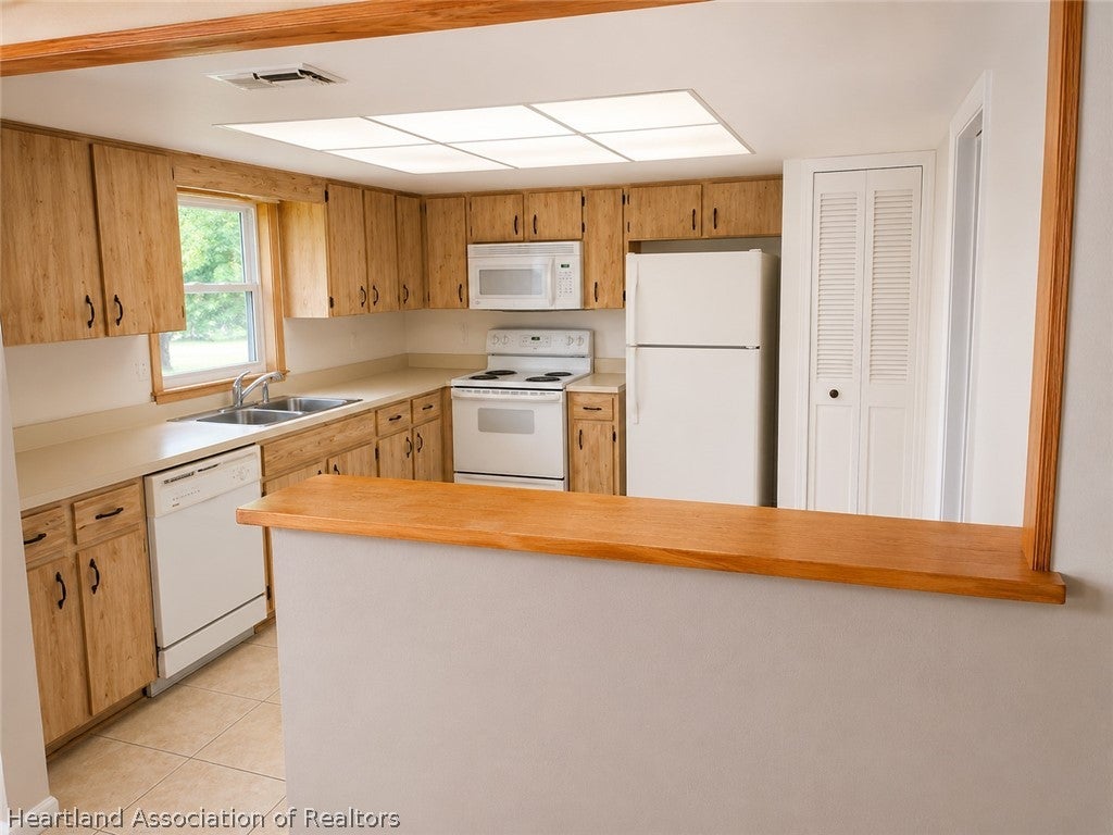3 Miracle Ave #APARTMENT C, Avon Park, FL 33825 photo