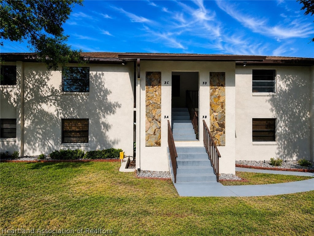 3 Miracle Ave, Avon Park, FL 33825