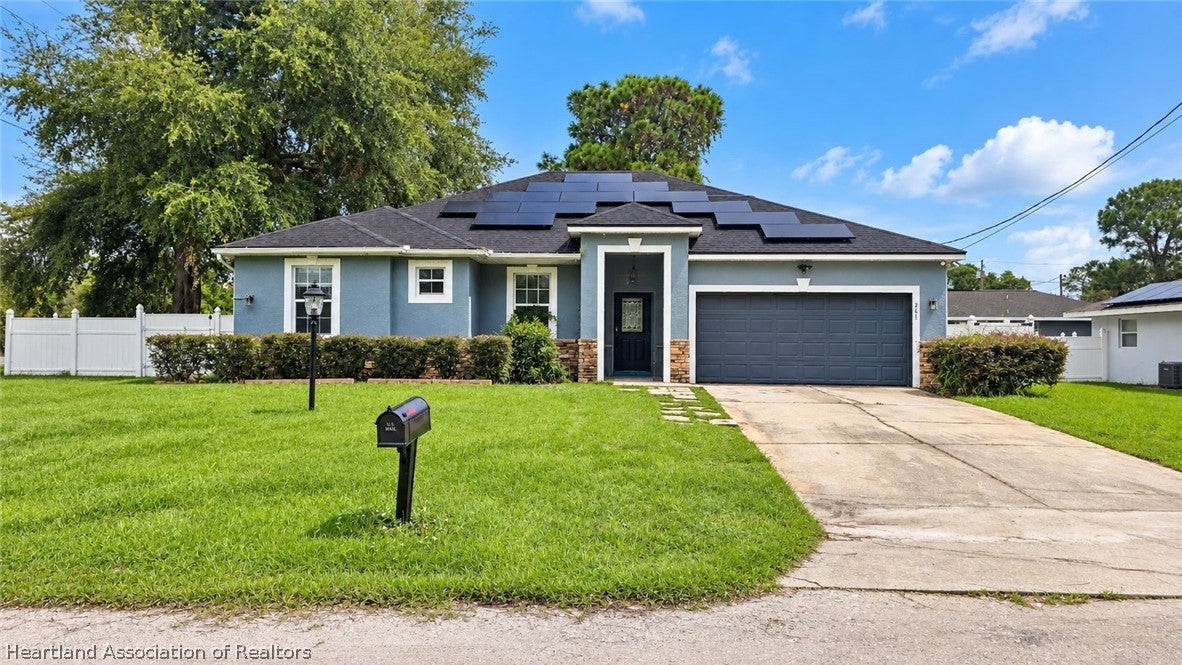 261 Raven Ave, Sebring, FL 33870 photo
