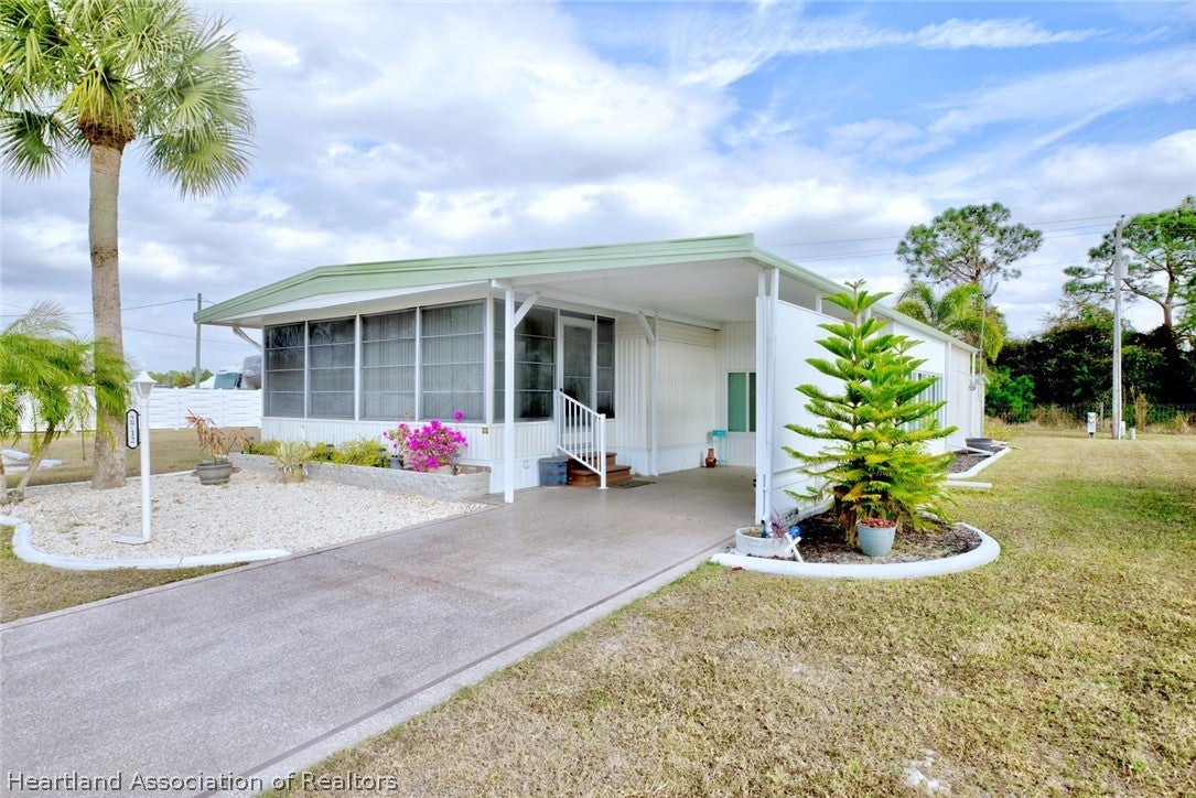 2712 Roger St, Sebring, FL 33872 photo