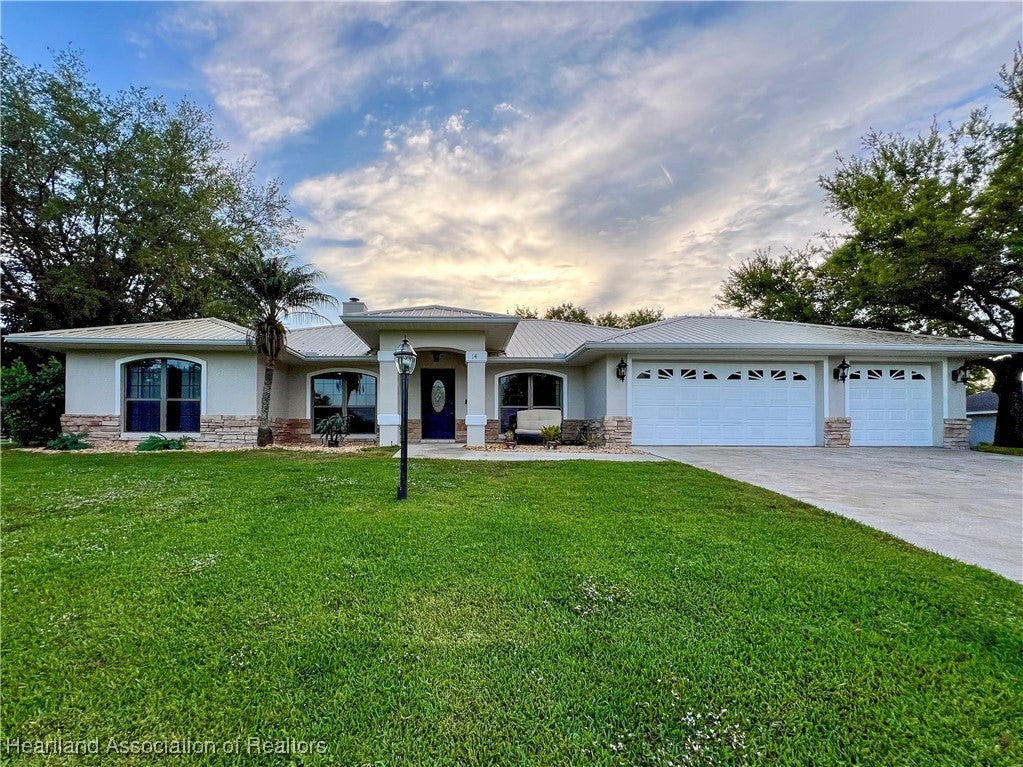14 Meadowlake Cir, Lake Placid, FL 33852