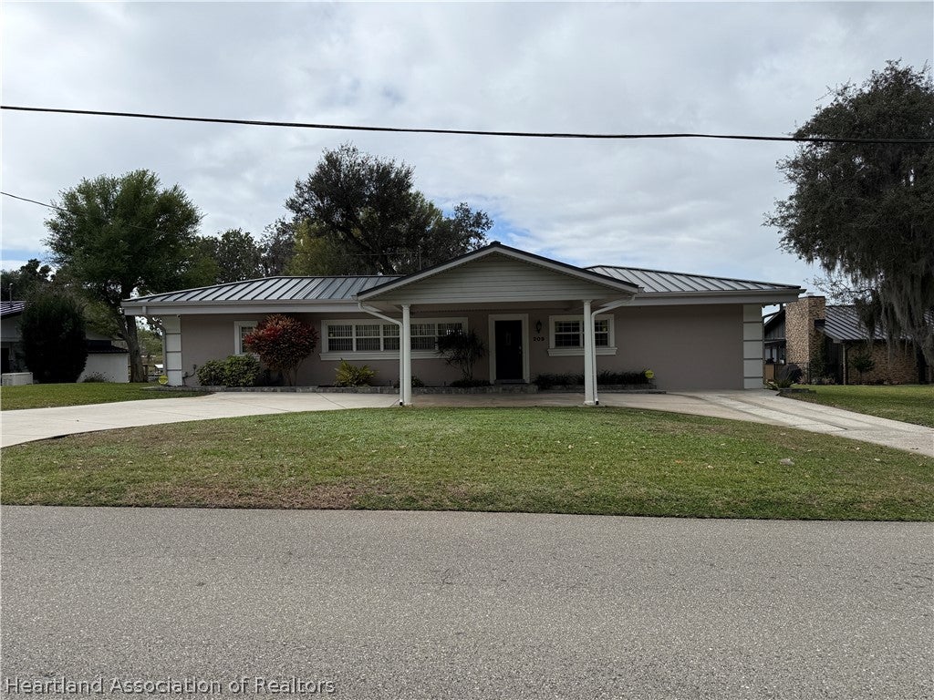 209 Mccoy Dr, Lake Placid, FL 33852