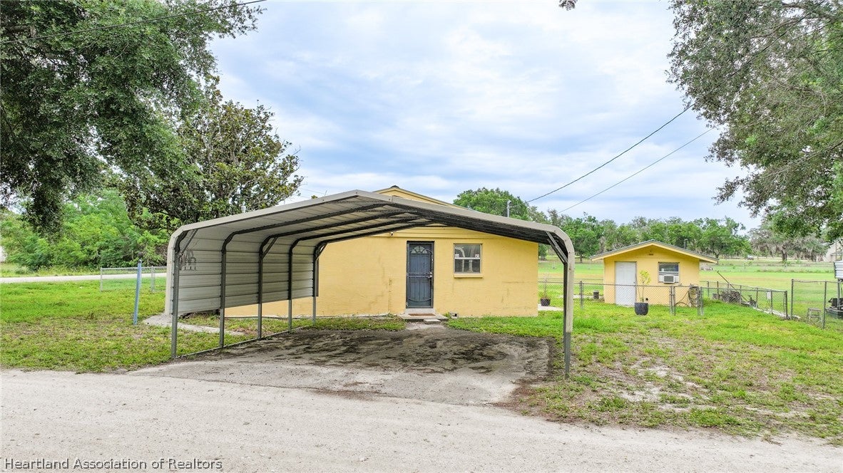 1690 N Towers Rd, Avon Park, FL 33825 photo