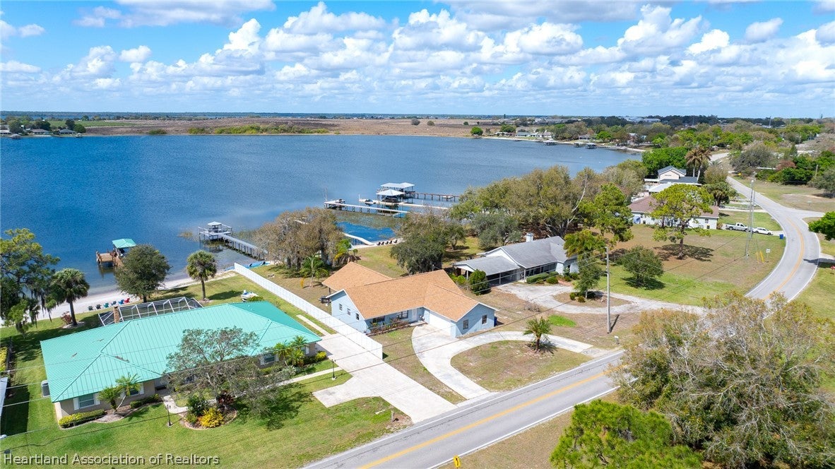 920 Lake Dr, Lake Placid, FL 33852
