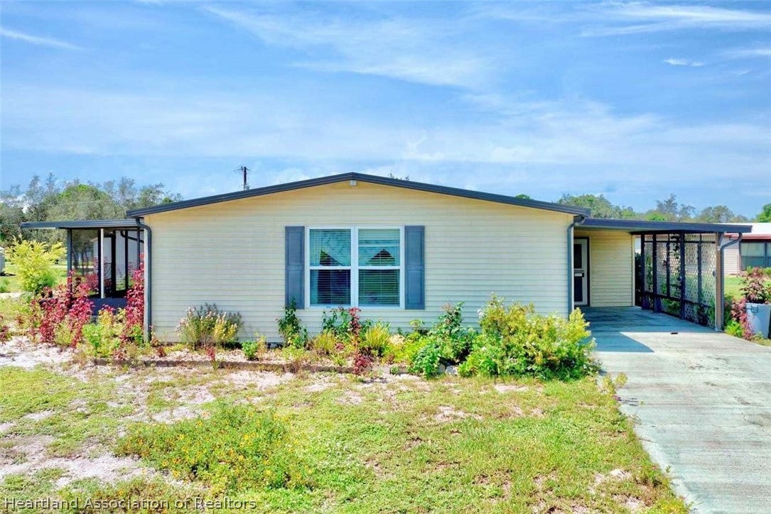 255 Hickory Ridge Dr, Sebring, FL 33876 photo