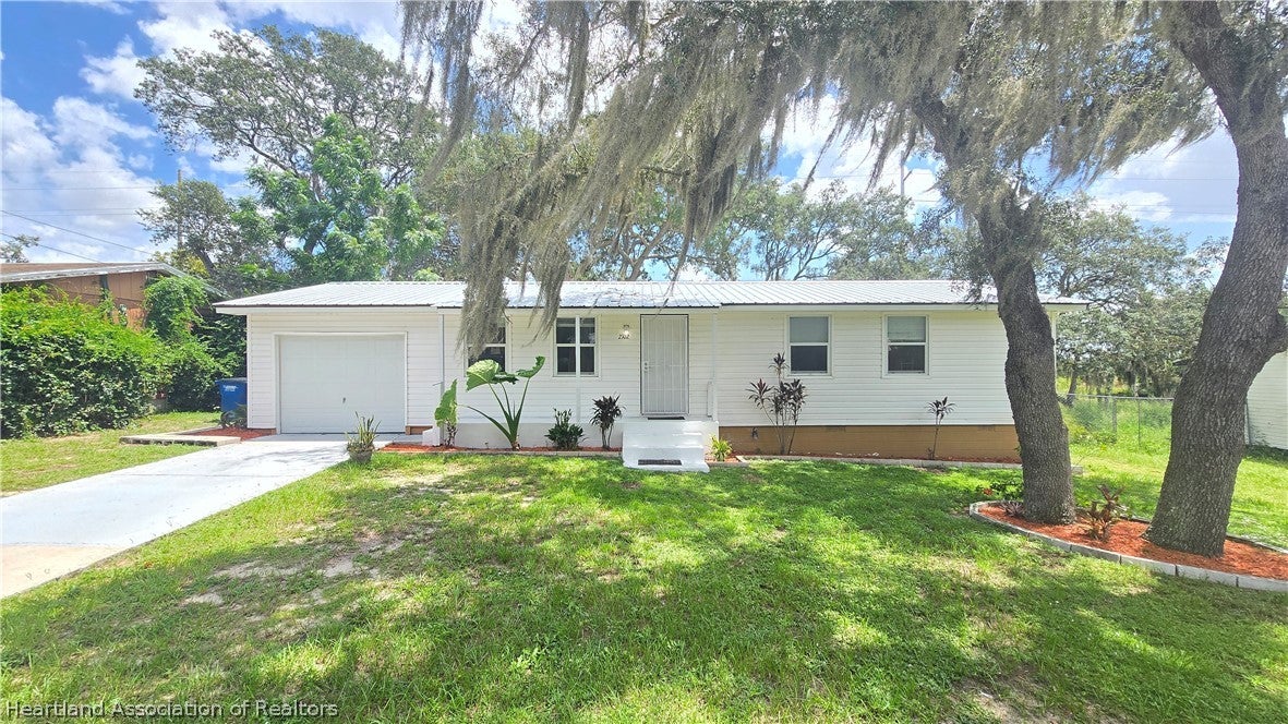 2102 Orange Blossom Ave, Sebring, FL 33870