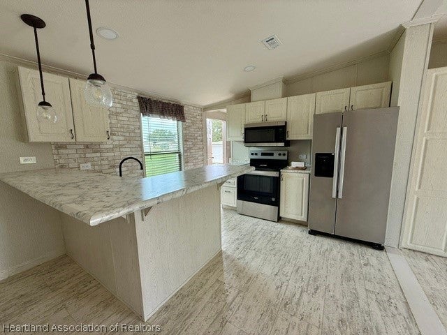 125 S Winter Circle Rd, Avon Park, FL 33825 photo