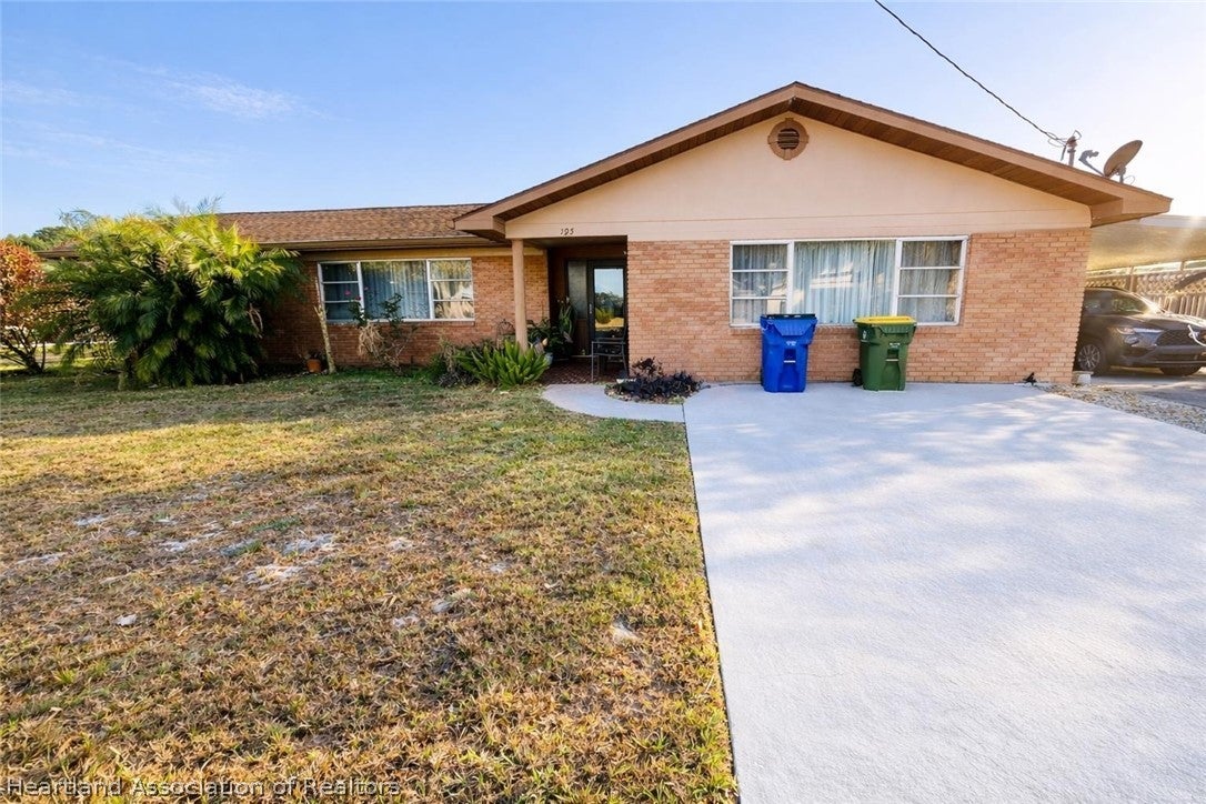 195 Lake Drive Blvd, Sebring, FL 33875