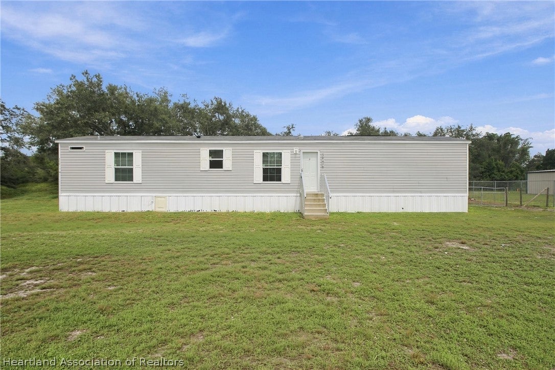 3001 Holiday Beach Dr, Avon Park, FL 33825