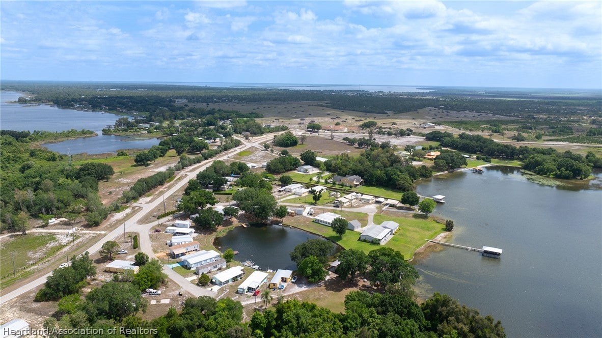 9 E Palm Cir, Lake Placid, FL 33852 photo