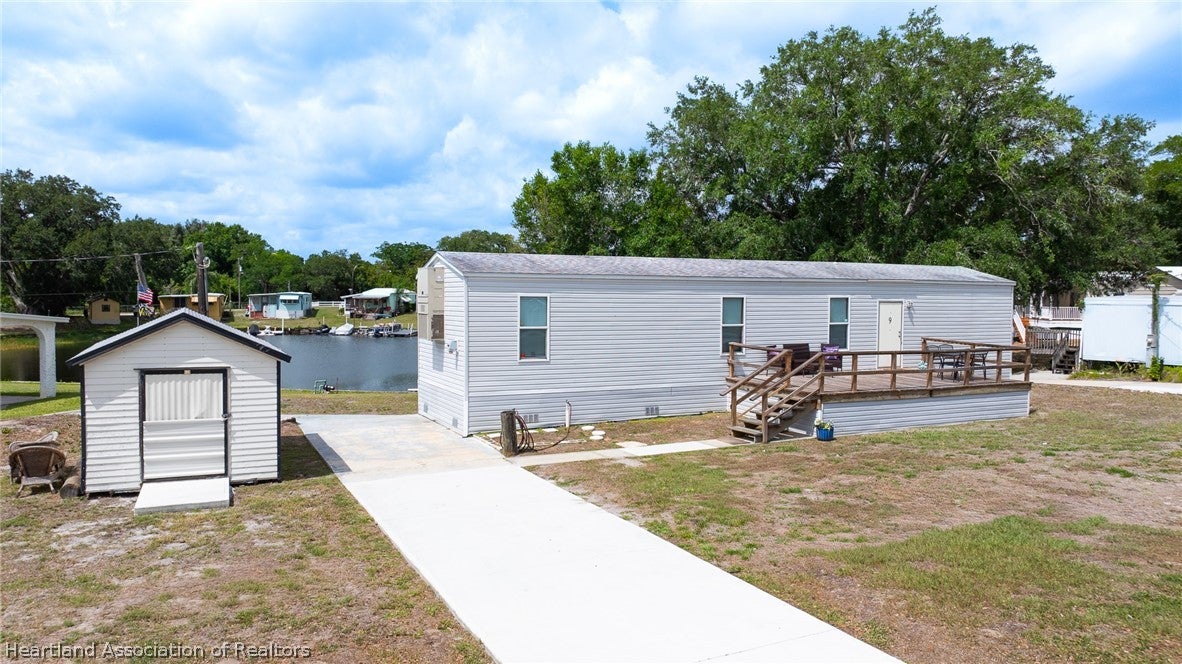 9 E Palm Cir, Lake Placid, FL 33852 photo
