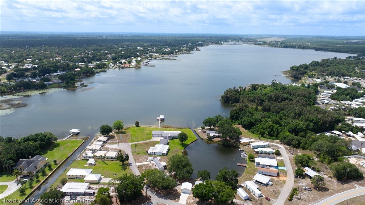 9 E Palm Cir, Lake Placid, FL 33852 photo
