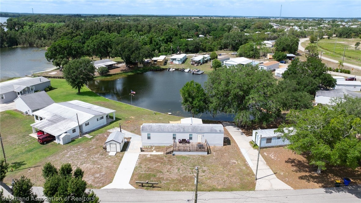 9 Palm Cir, Lake Placid, FL 33852
