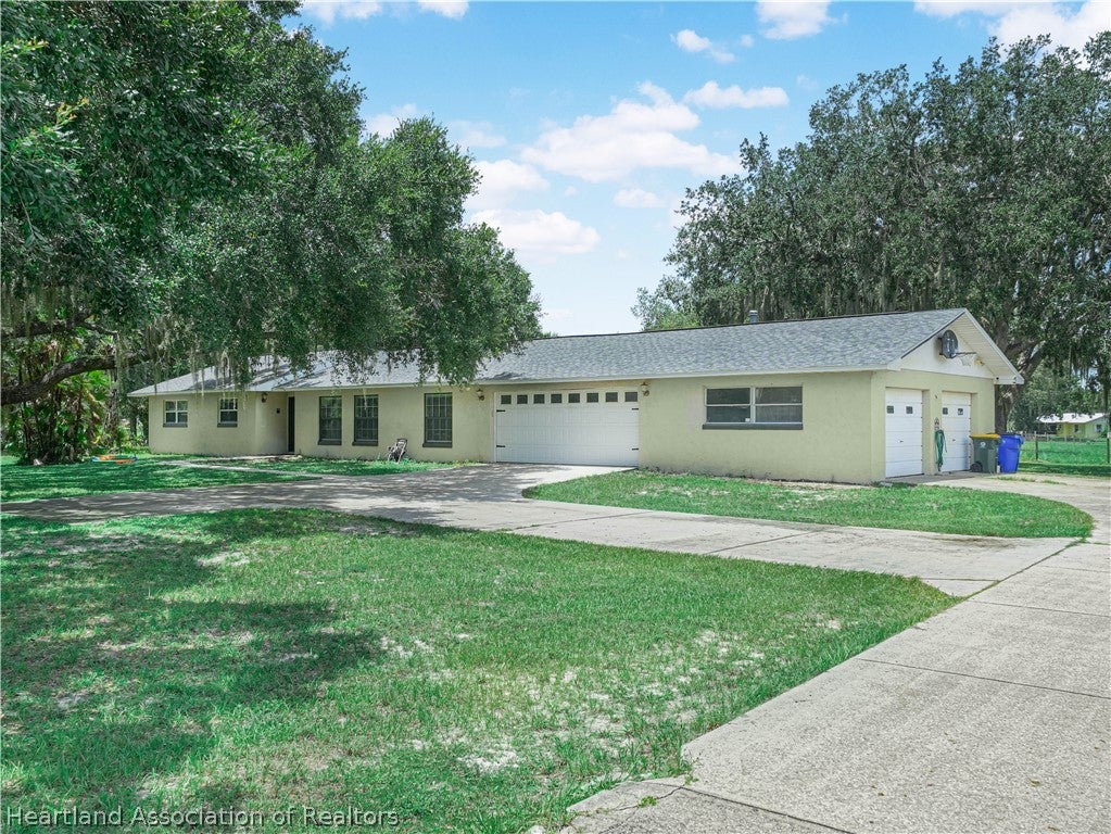 2120 Lake Josephine Dr, Sebring, FL 33875