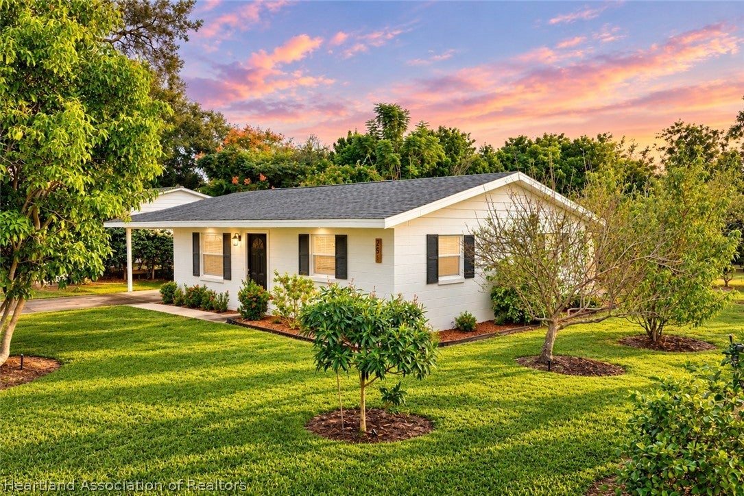 251 Royal Palm St, Lake Placid, FL 33852
