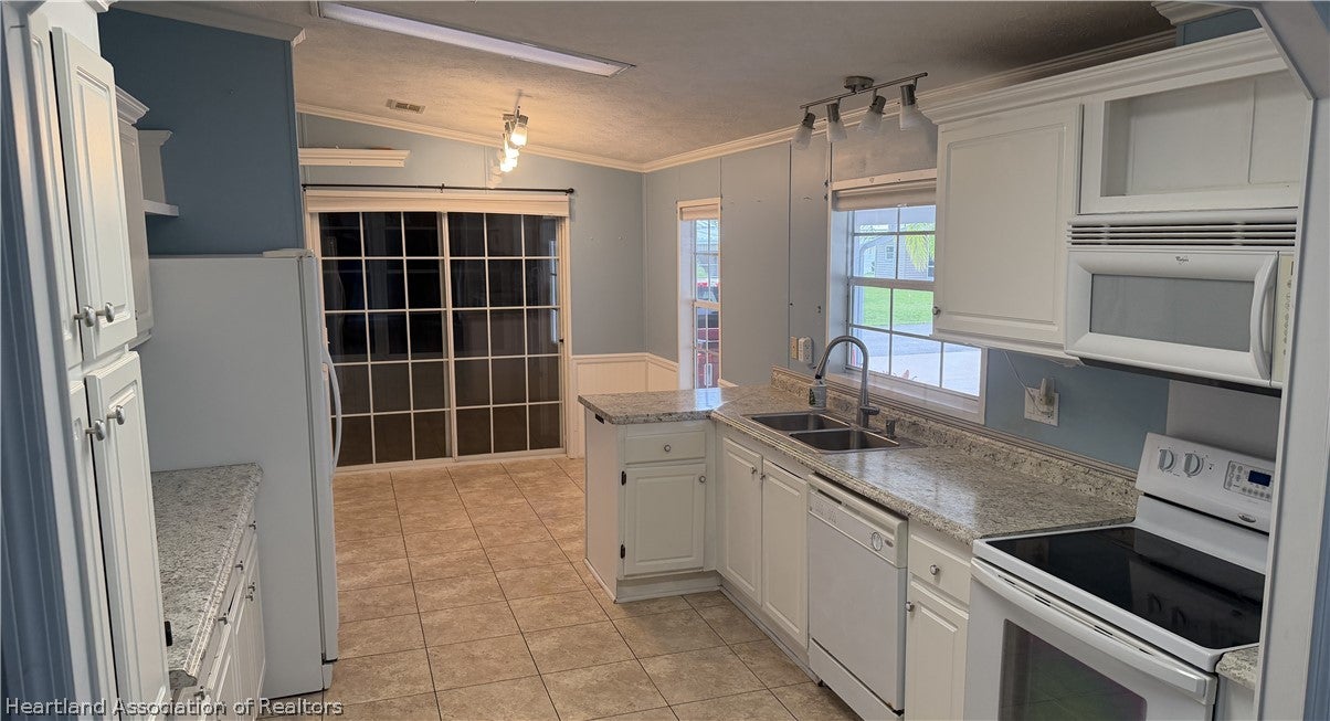 304 Sunbird Sq, Sebring, FL 33872 photo