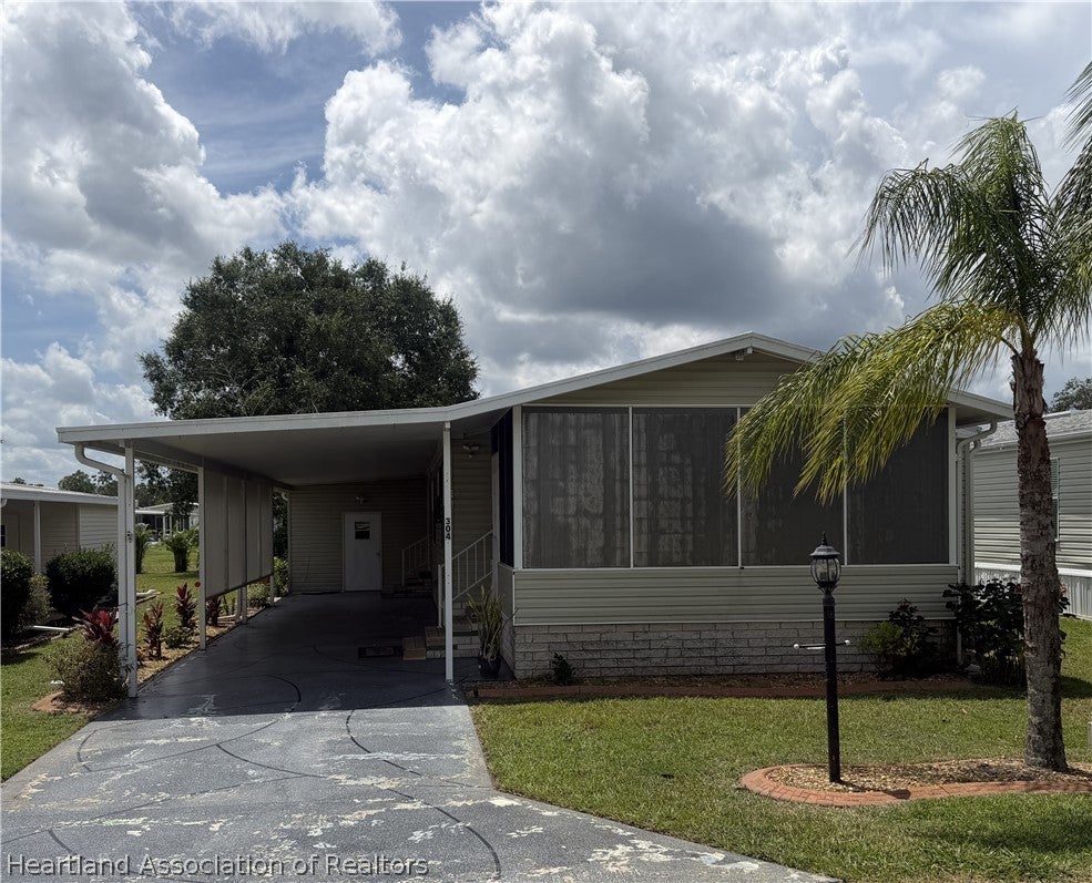 304 Sunbird Sq, Sebring, FL 33872