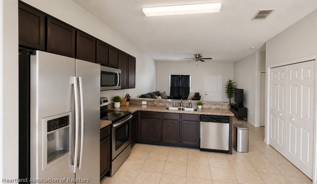 828 Abbeville Ct, Kissimmee, FL 34759 photo