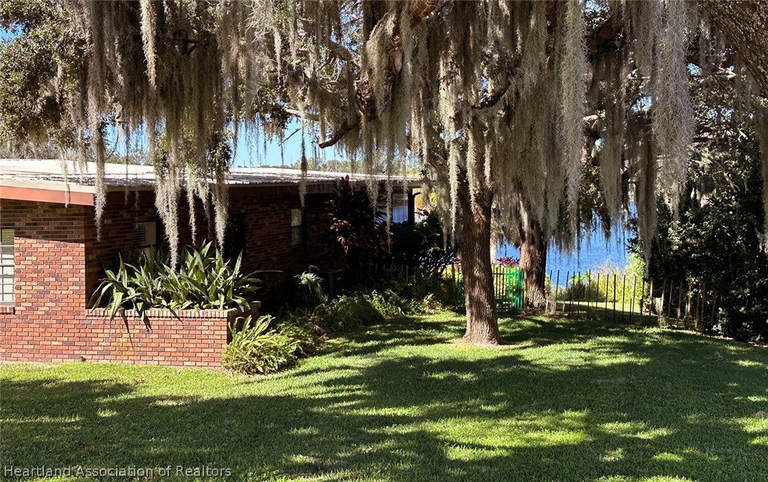 603 Lake Blue Dr, Lake Placid, FL 33852 photo