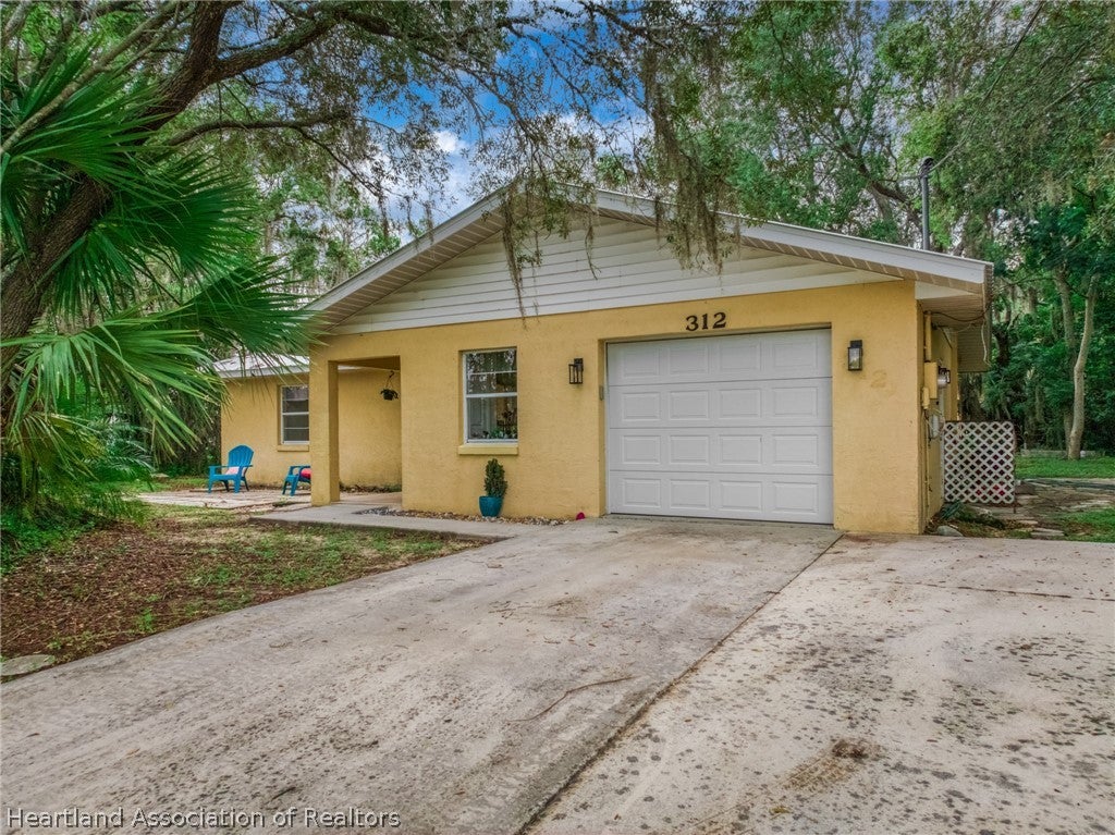 312 Lotela Ave, Avon Park, FL 33825