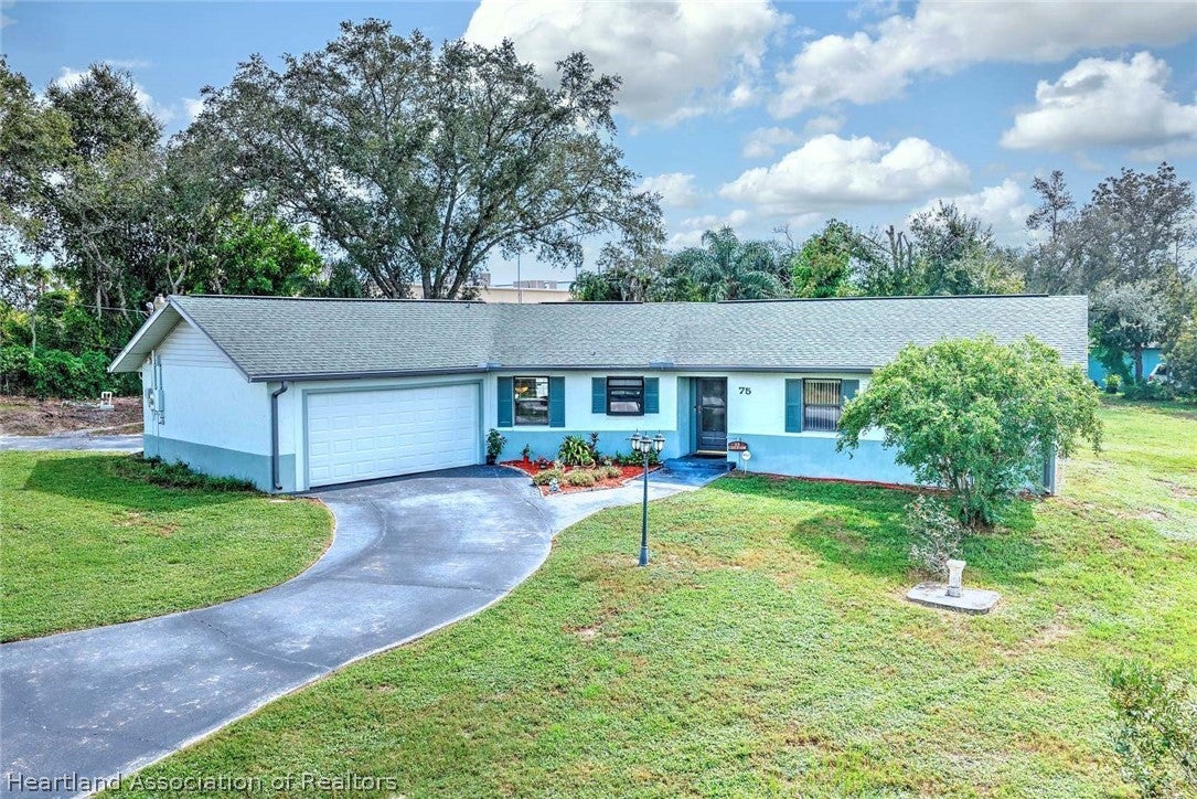75 Lake Henry Dr, Lake Placid, FL 33852