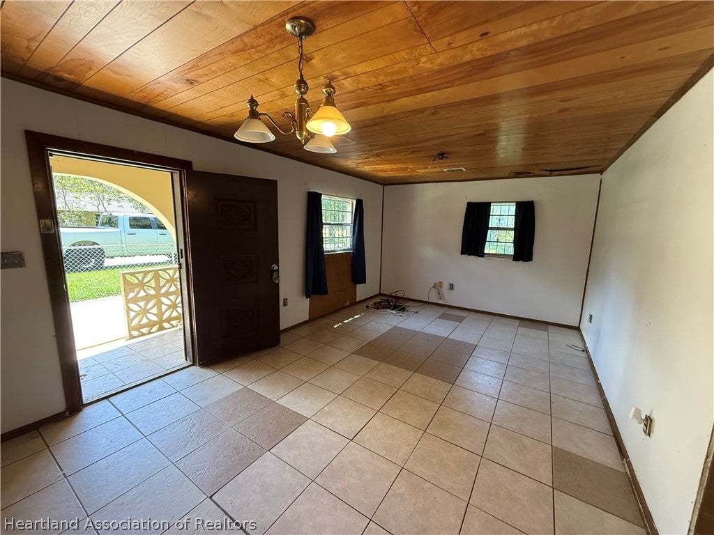 115 Lawrence Ave, Sebring, FL 33870 photo