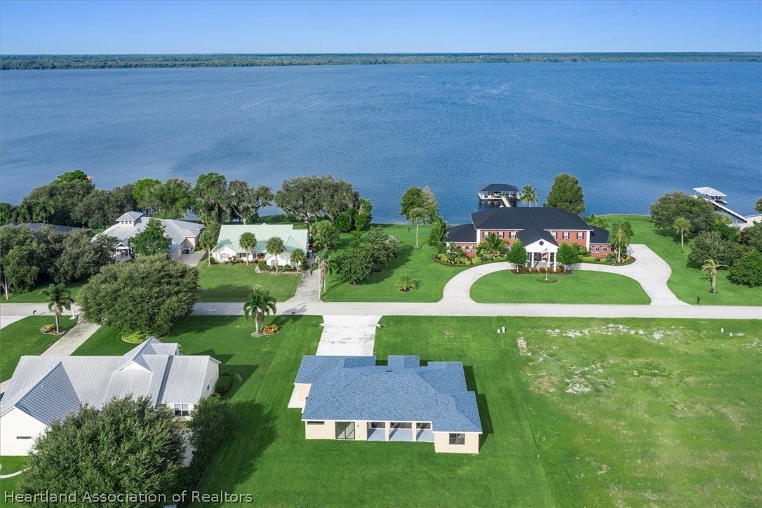 733 Sunset Pointe Dr, Lake Placid, FL 33852 photo