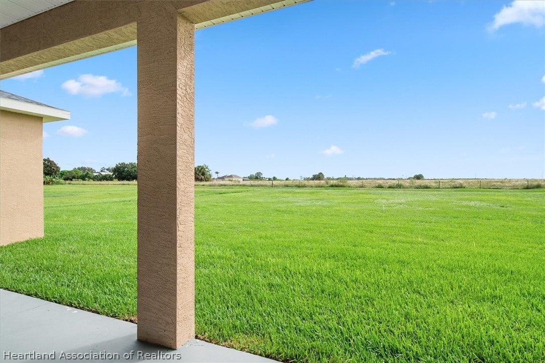 733 Sunset Pointe Dr, Lake Placid, FL 33852 photo