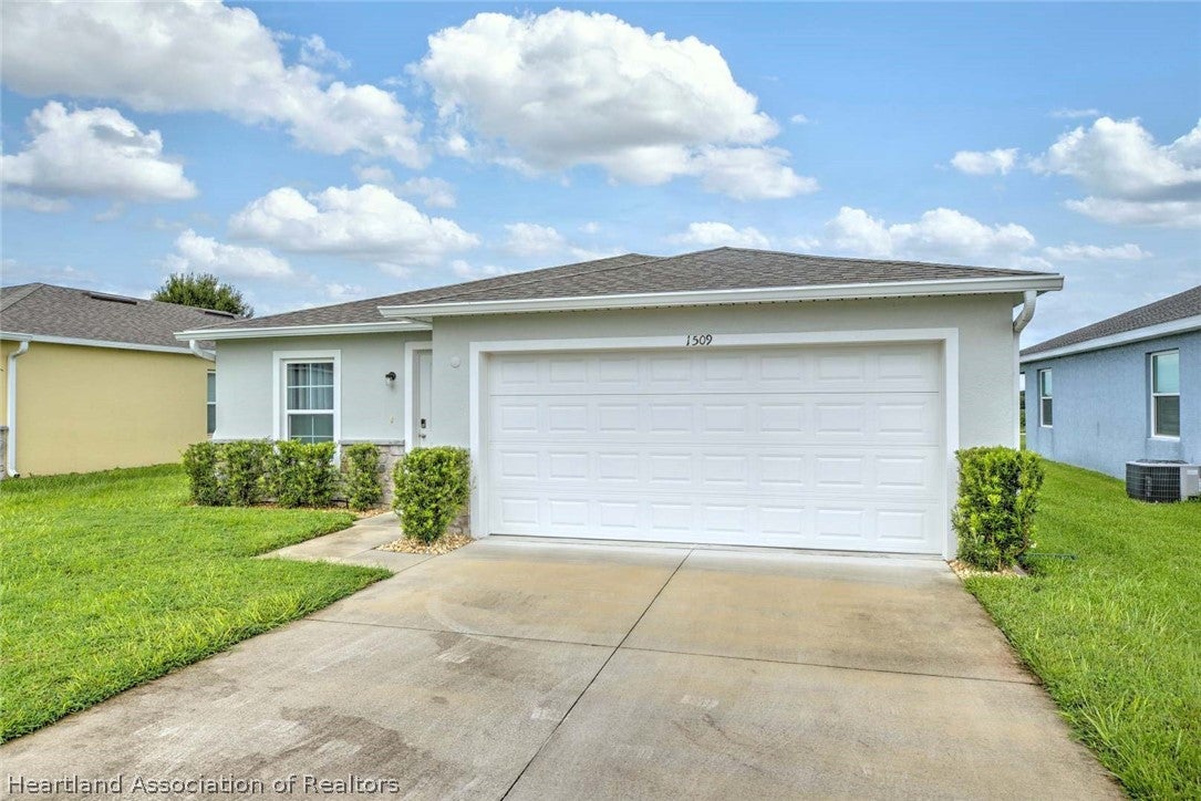 1509 Stone Ridge Cir, Sebring, FL 33870 photo