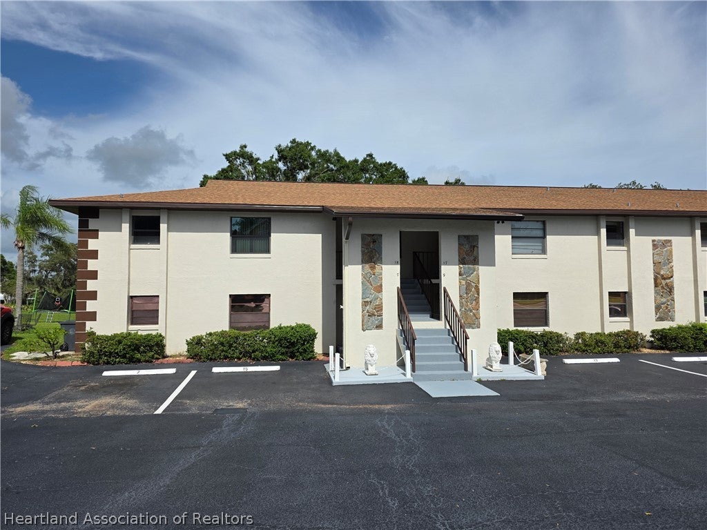 7 Miracle Ave, Avon Park, FL 33825